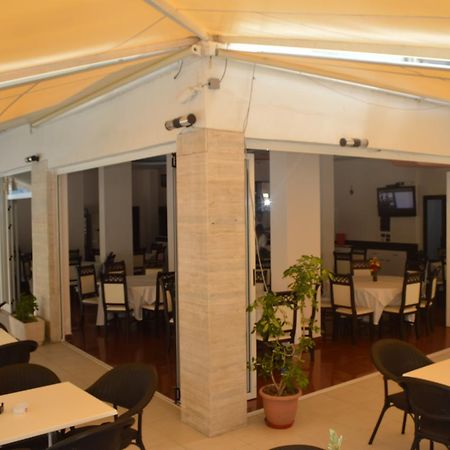Hotel Riviera Драч Екстериор снимка
