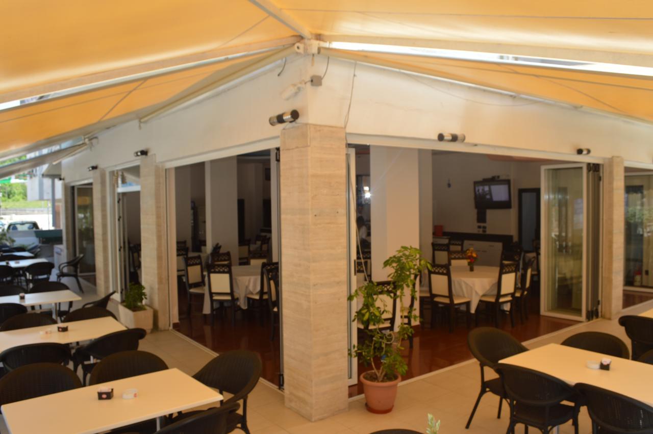 Hotel Riviera Драч Екстериор снимка