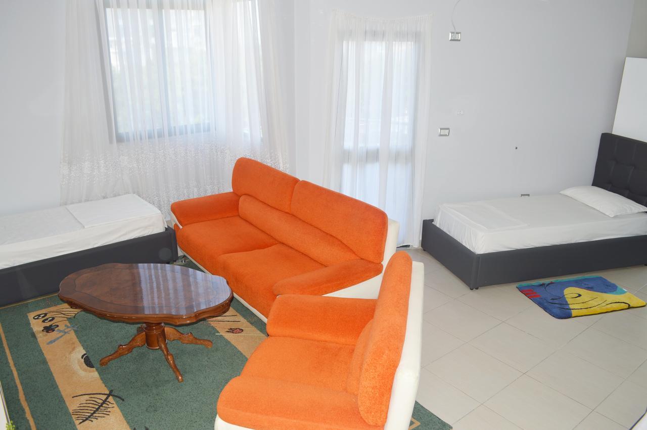 Hotel Riviera Драч Екстериор снимка