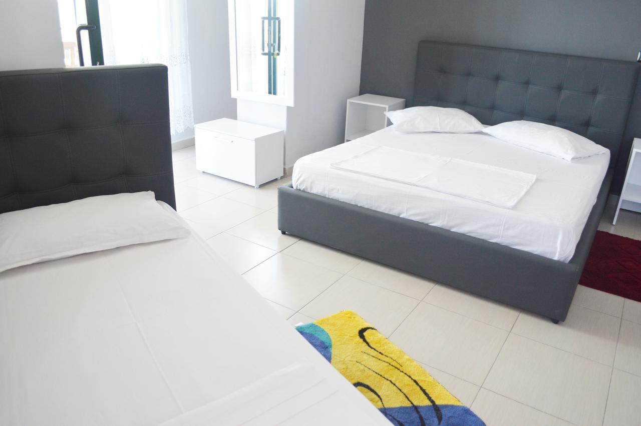 Hotel Riviera Драч Екстериор снимка