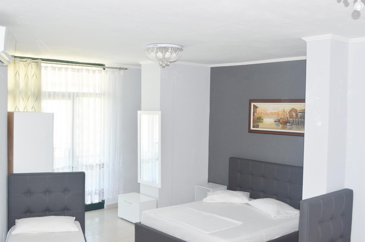 Hotel Riviera Драч Екстериор снимка