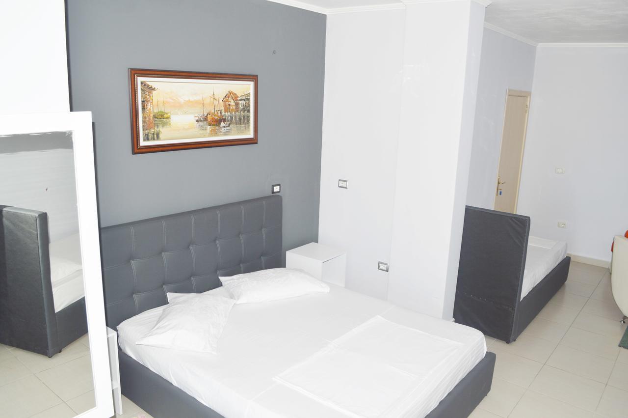 Hotel Riviera Драч Екстериор снимка
