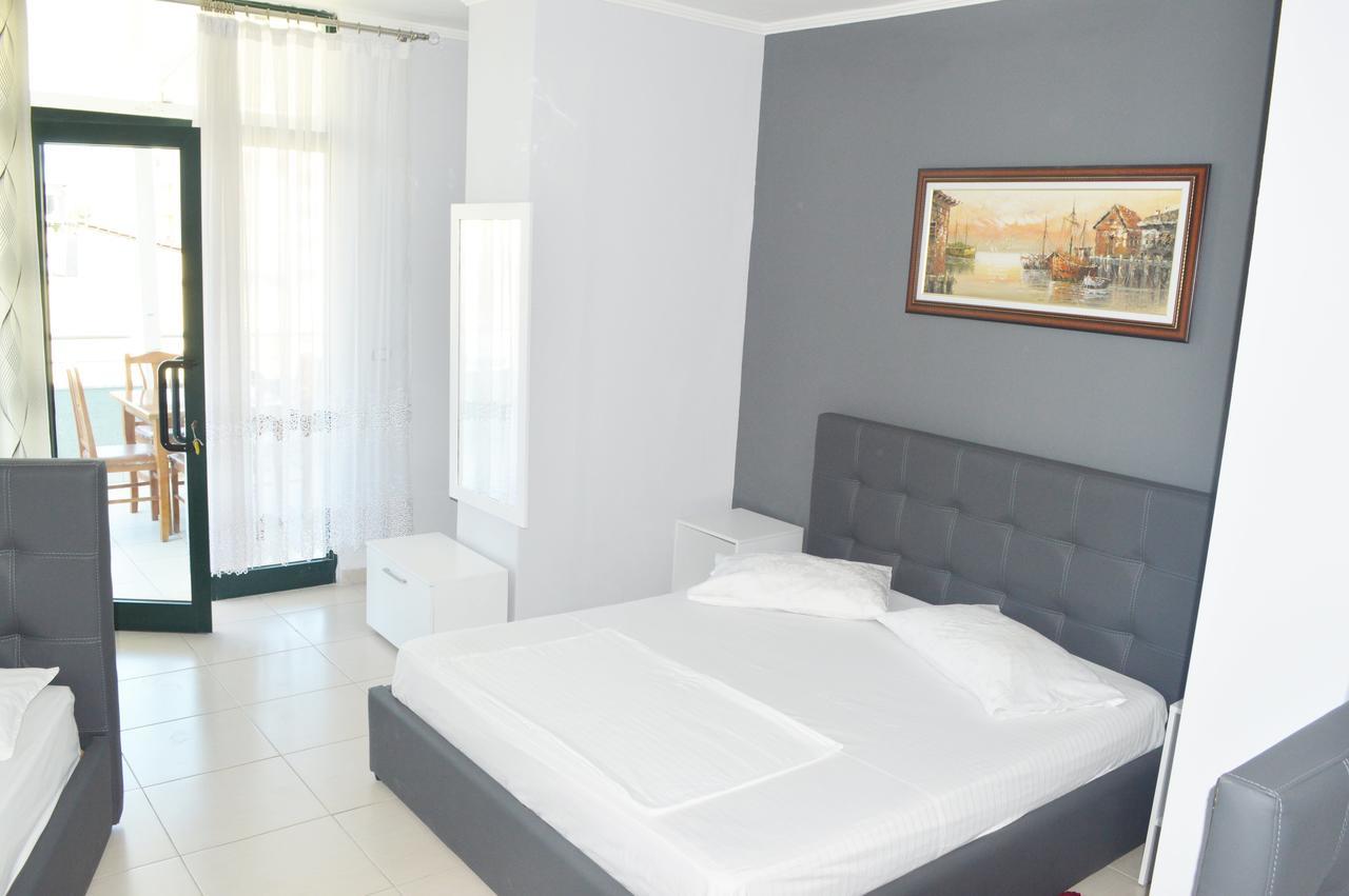 Hotel Riviera Драч Екстериор снимка