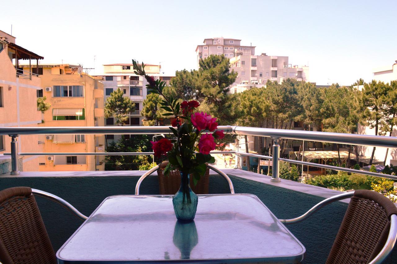 Hotel Riviera Драч Екстериор снимка