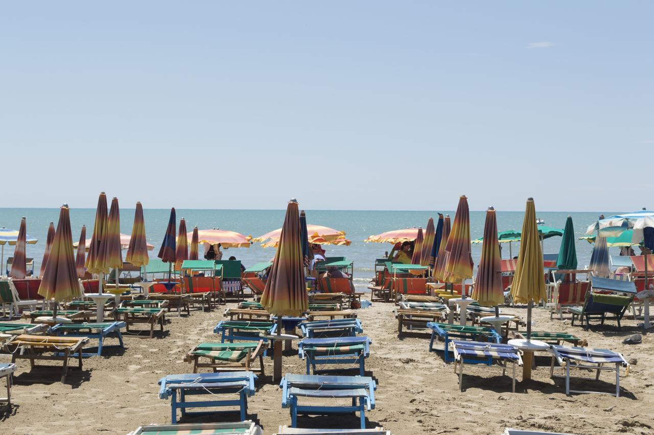 Hotel Riviera Драч Екстериор снимка